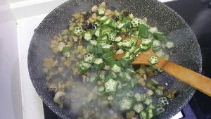 家常素味 茄子云与三丁的清爽交响